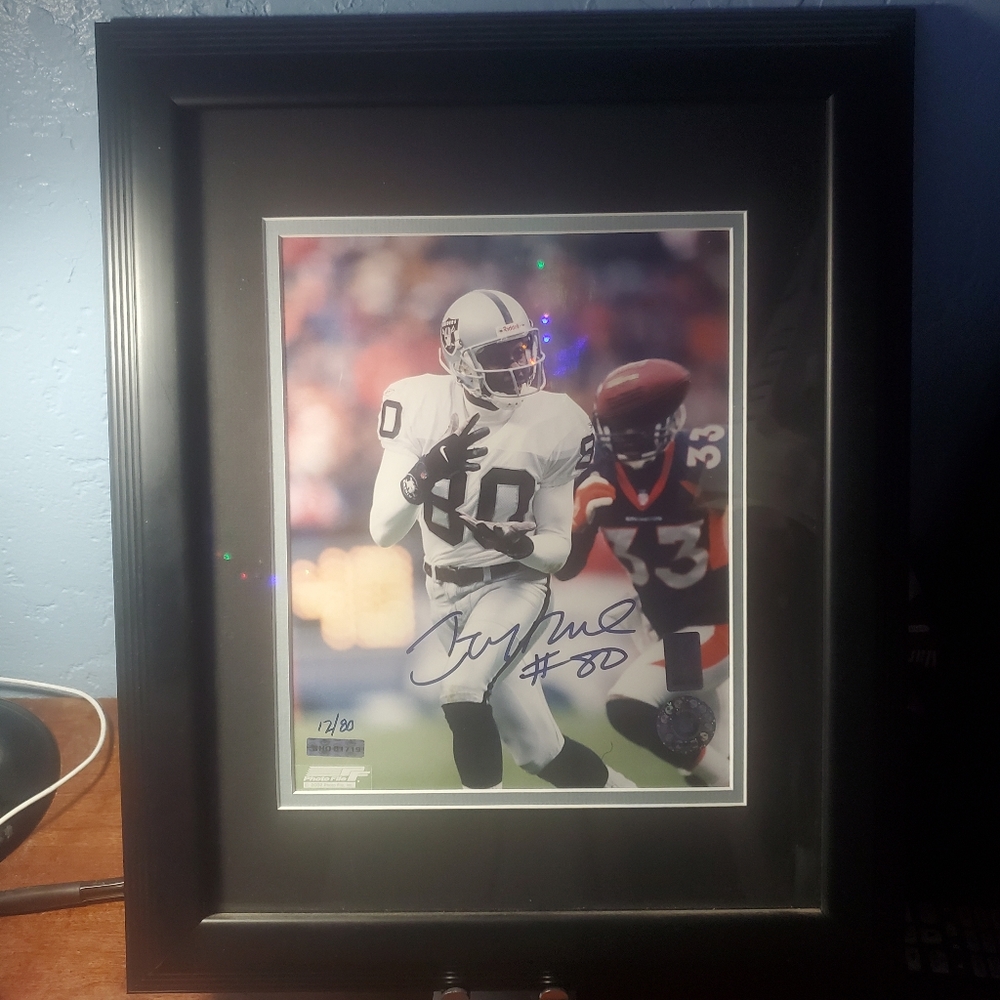 Upperdeck framed and authenticated autograph of Jerry Rice. Perfect condition.